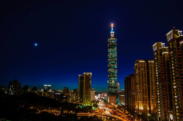 Taipei city at night by Chia-Da "Ada" Hsu